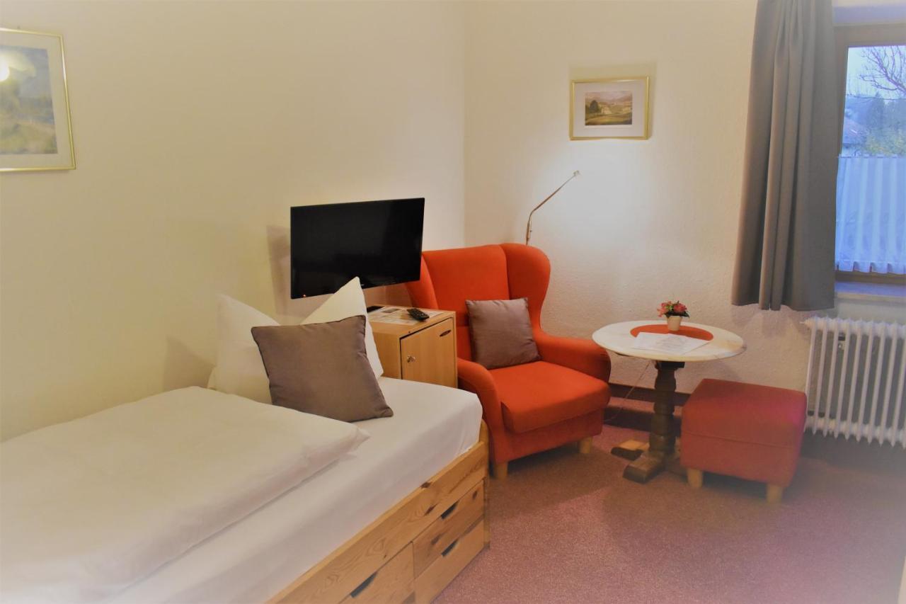 Hotel Pension Lindenhof 프리엔암치엠시 외부 사진